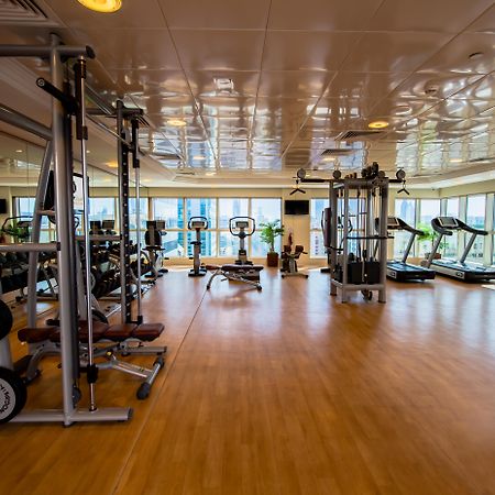 Grand Mercure Majlis Residences Abu Dhabi Bagian luar foto A gym in a hotel
