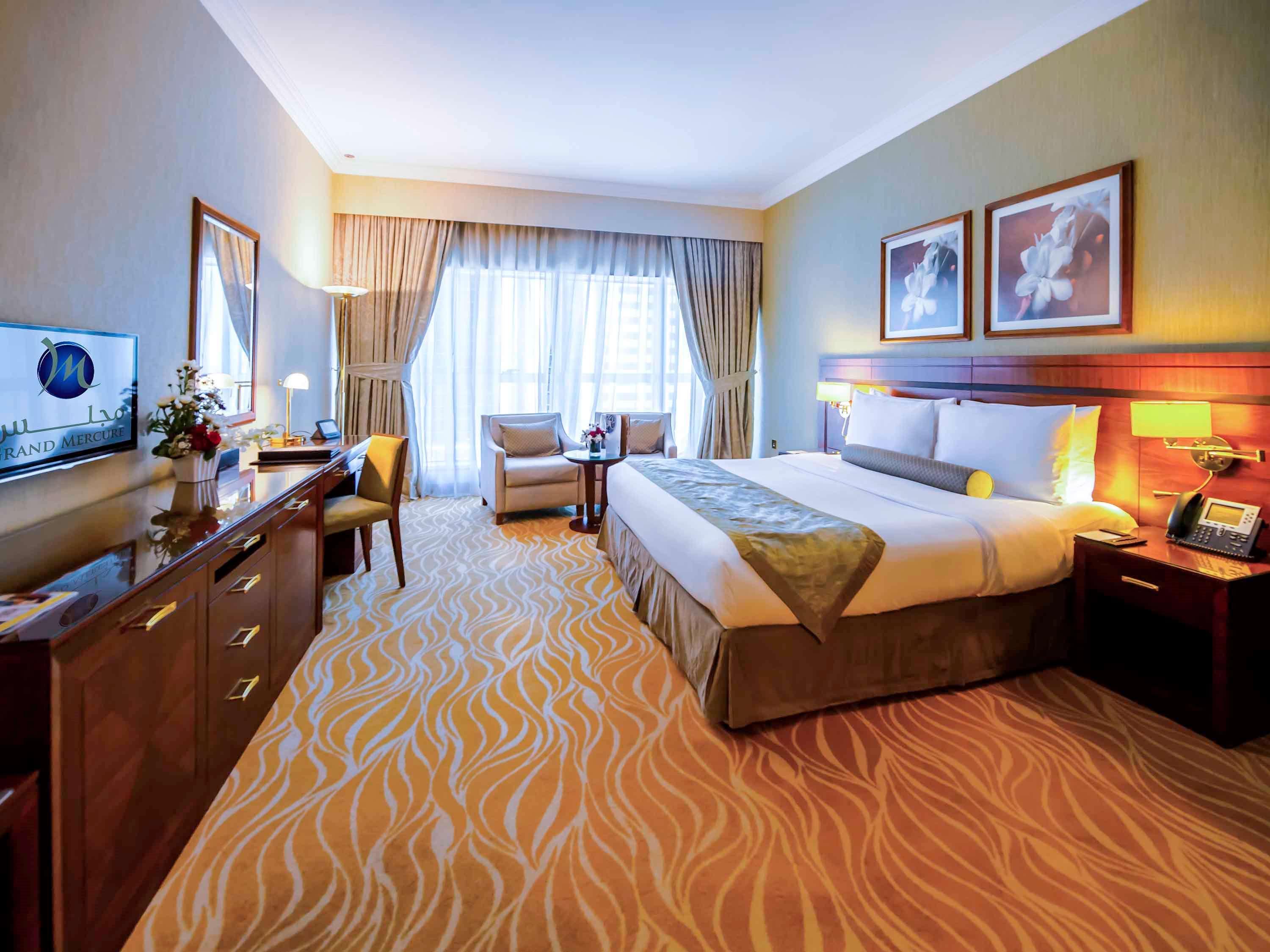 Grand Mercure Majlis Residences Abu Dhabi Bagian luar foto A room at the Jumeirah Creekside Hotel