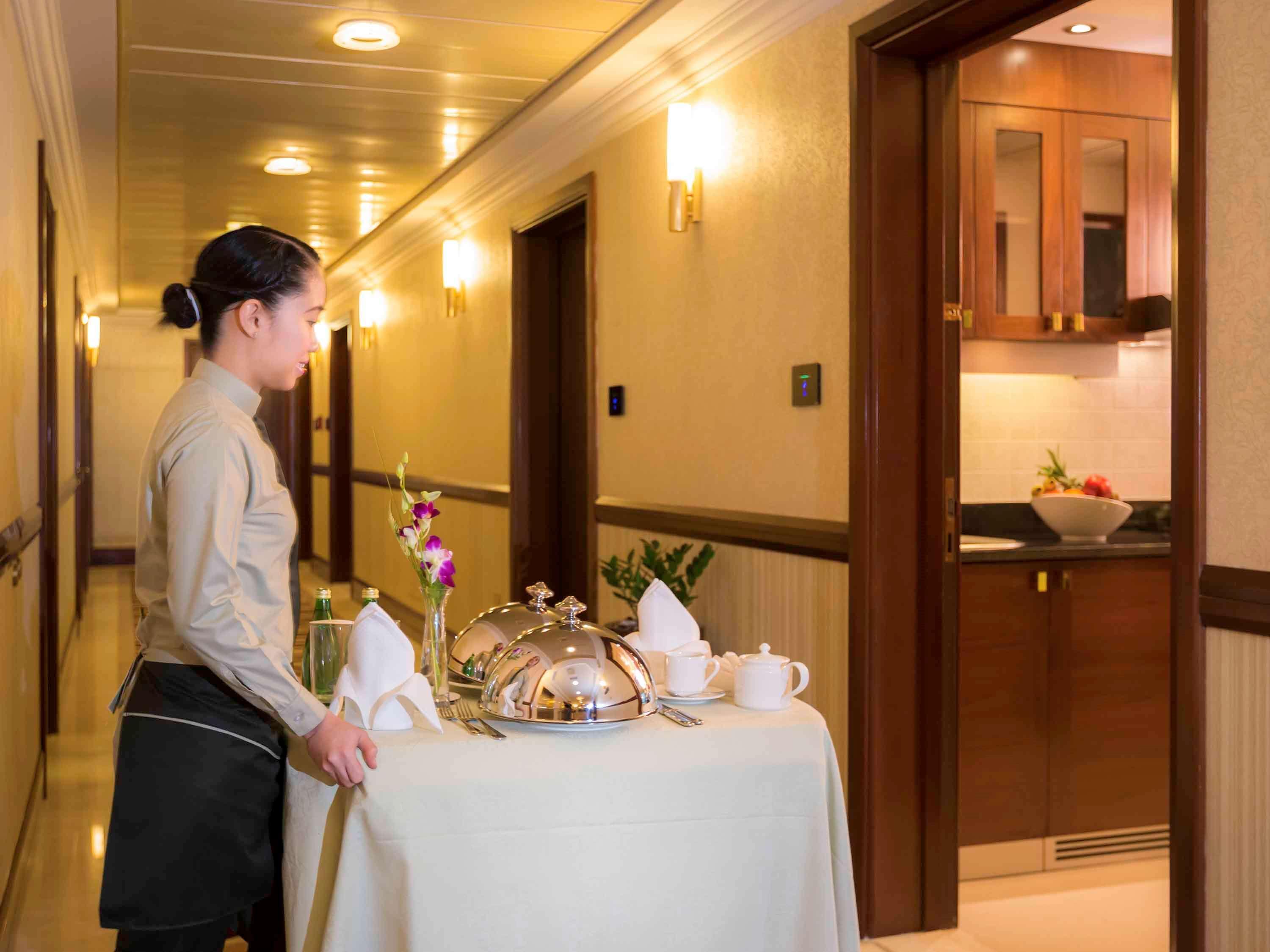 Grand Mercure Majlis Residences Abu Dhabi Bagian luar foto Room service