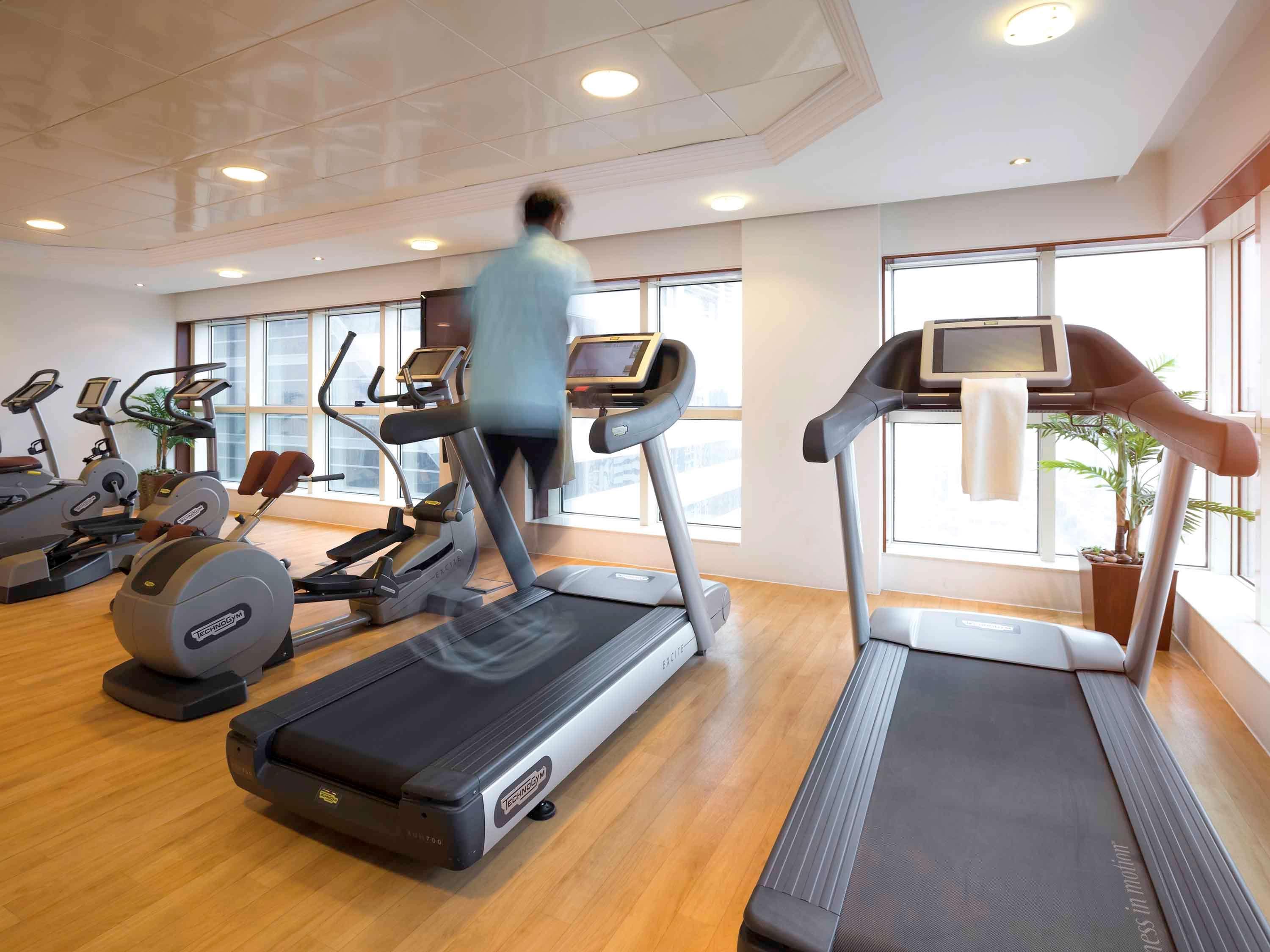 Grand Mercure Majlis Residences Abu Dhabi Bagian luar foto A treadmill