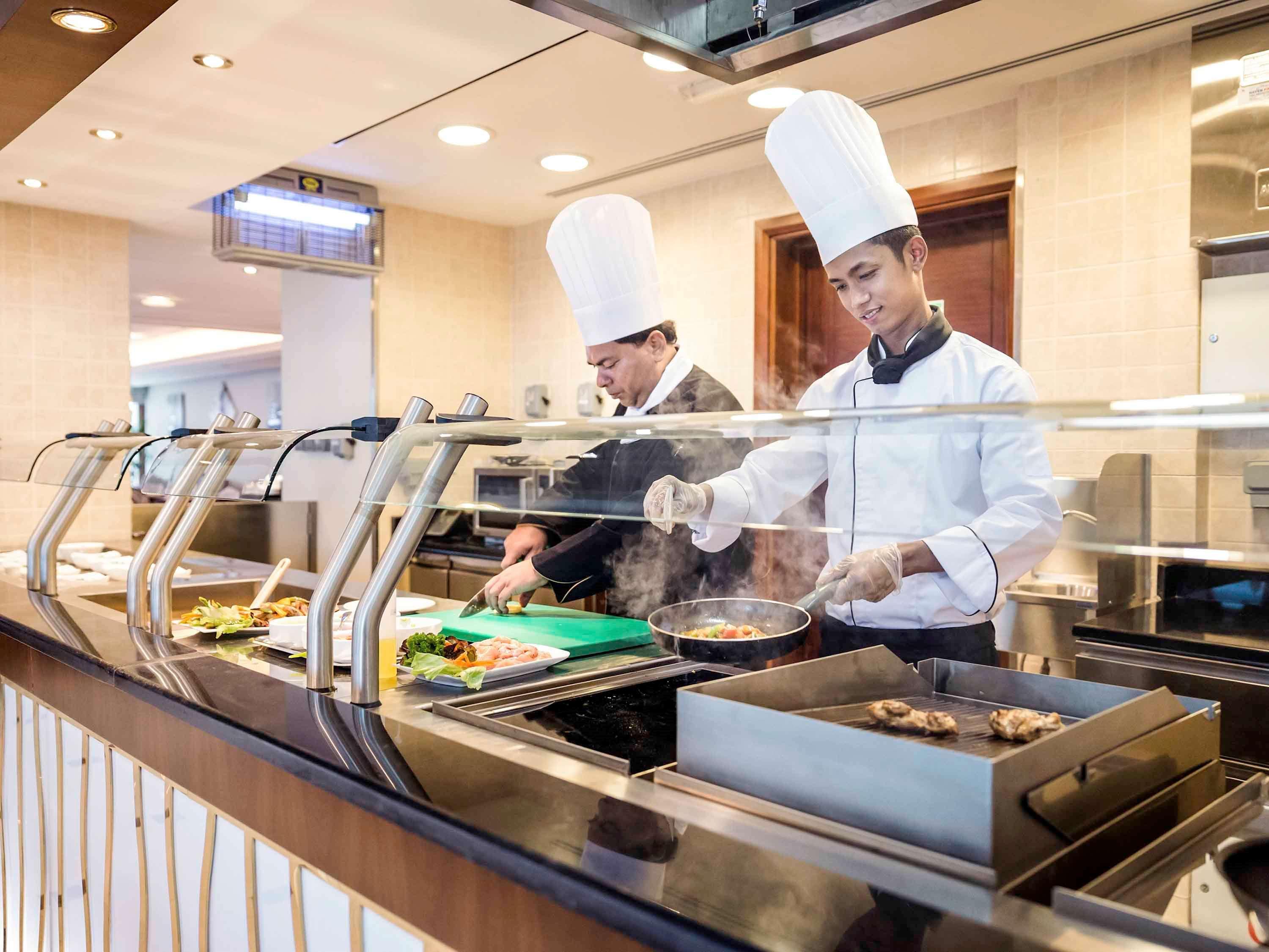 Grand Mercure Majlis Residences Abu Dhabi Bagian luar foto A buffet at a hotel